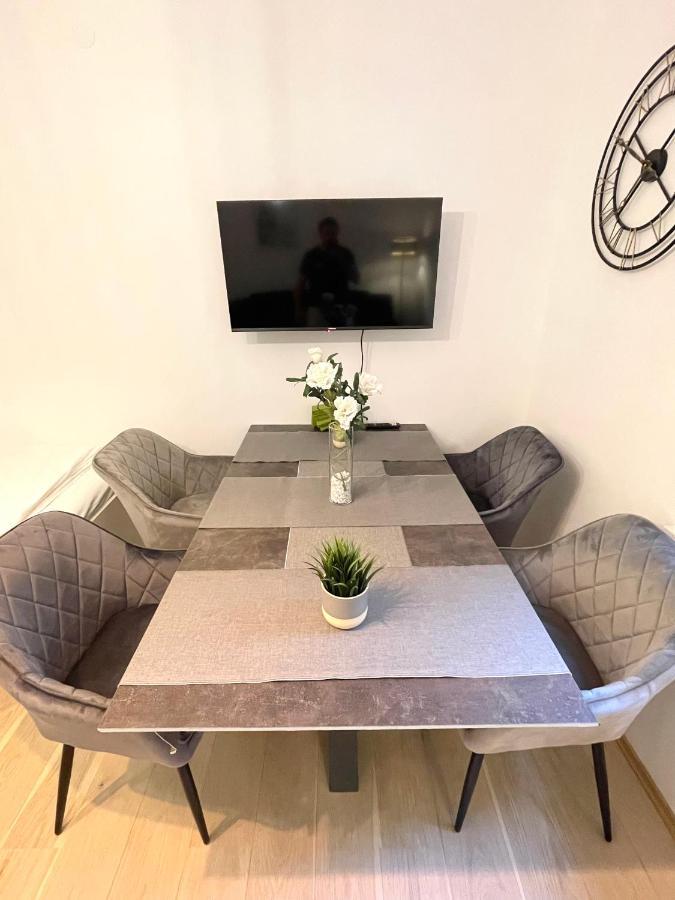 Apartment Ein Traum Im Leechwald Naehe Lkh